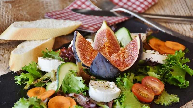 Risparmiare a tavola: una guida per un cibo più sano e sostenibile