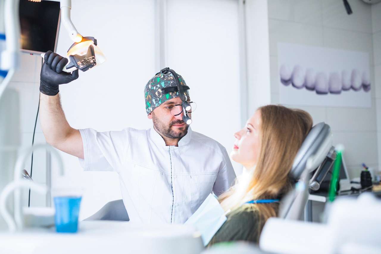 Tutti i dettagli che devi conoscere sull’implantologia dentale prima della visita dal dentista